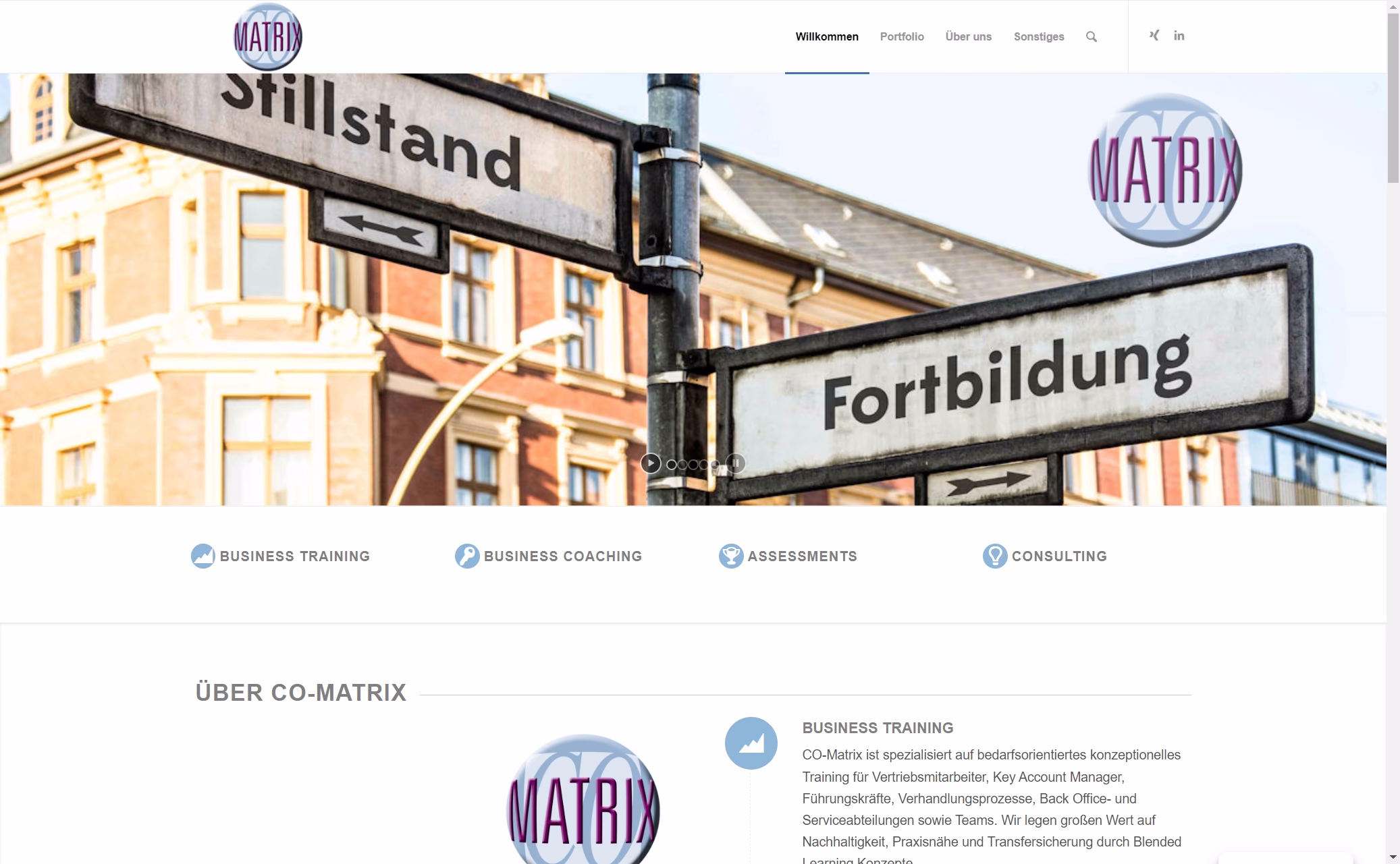 Website-Screenshot PC-Co-Matrix Training und Coaching Screenshot der Website von der Firma CO-Matrix in der PC-Ansicht, mit Stockfoto von Adobe-Stock